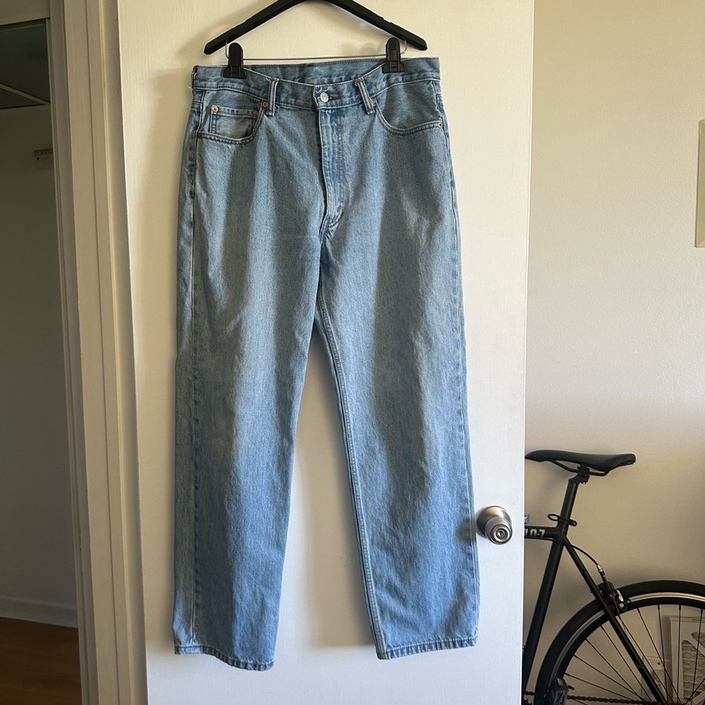 Levi’s 550 Men’s Lightwash Classic Straight Leg Jeans size 36X32 EUC